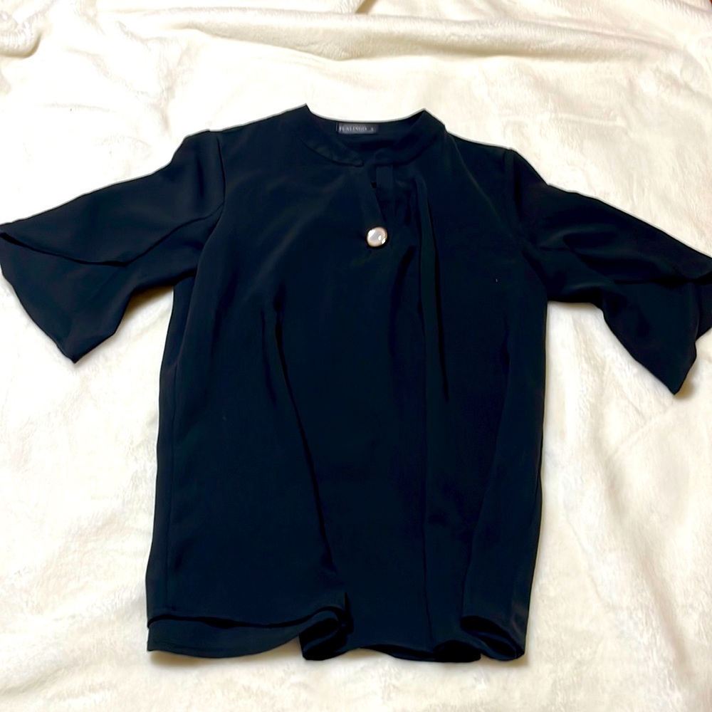 Women’s flutter 3/4 sleeve blouse, size Small